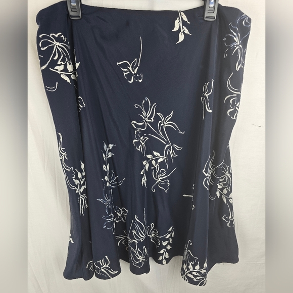 NWT Lauren Ralph Lauren Floral Navy 100% Silk Skirt Sz XL - Picture 3 of 8